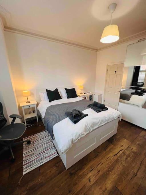 Lovely 2 Bedroom Ground Floor Flat With Garden. 伦敦 外观 照片