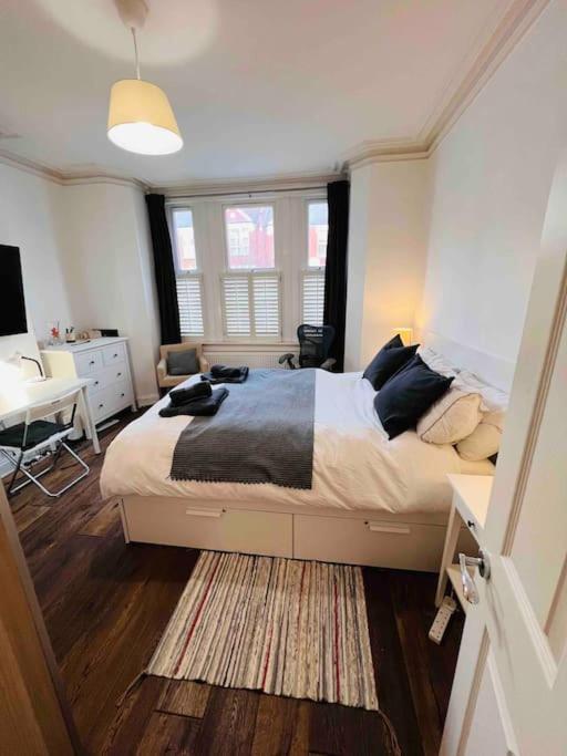 Lovely 2 Bedroom Ground Floor Flat With Garden. 伦敦 外观 照片
