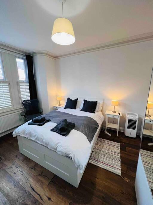 Lovely 2 Bedroom Ground Floor Flat With Garden. 伦敦 外观 照片