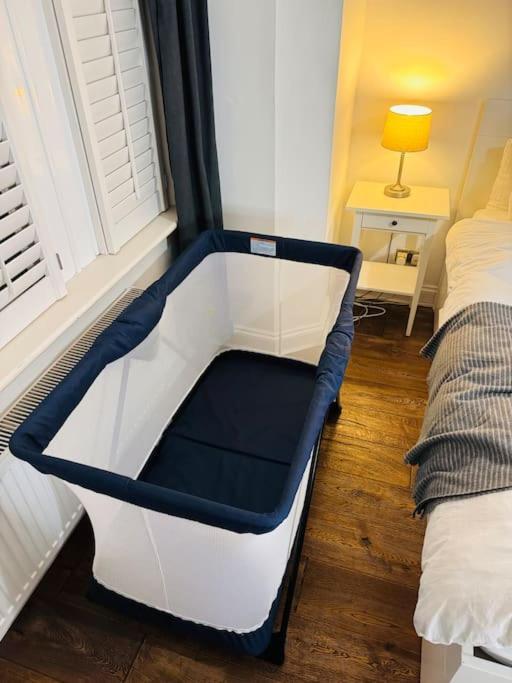 Lovely 2 Bedroom Ground Floor Flat With Garden. 伦敦 外观 照片