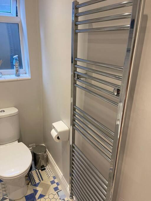 Lovely 2 Bedroom Ground Floor Flat With Garden. 伦敦 外观 照片