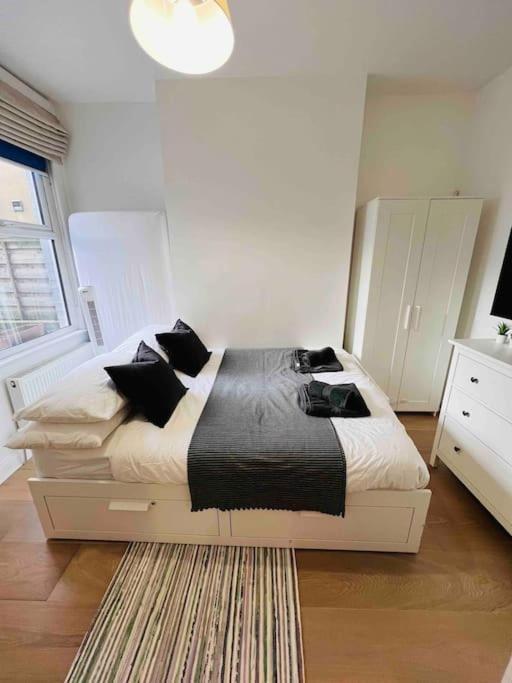 Lovely 2 Bedroom Ground Floor Flat With Garden. 伦敦 外观 照片
