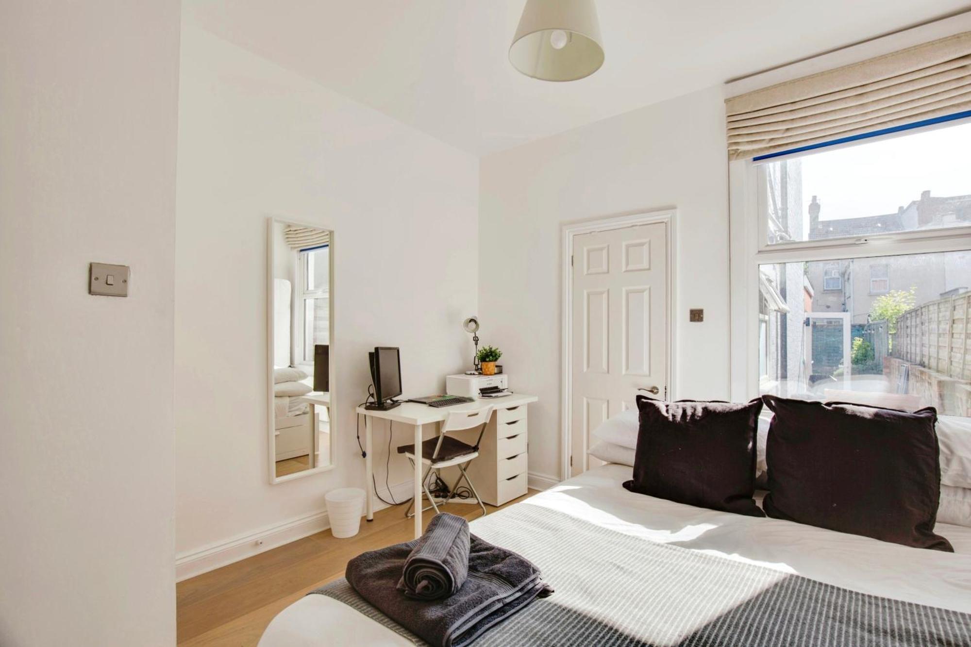 Lovely 2 Bedroom Ground Floor Flat With Garden. 伦敦 外观 照片
