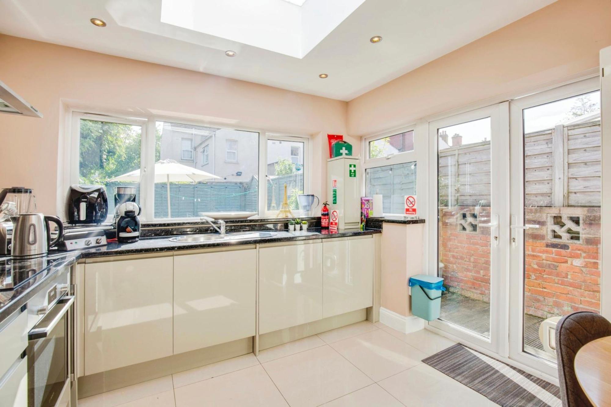 Lovely 2 Bedroom Ground Floor Flat With Garden. 伦敦 外观 照片